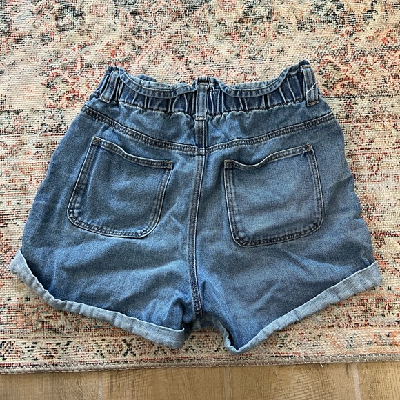 Forever 21 Cinch High-Waisted Shorts - Picture 2 of 3